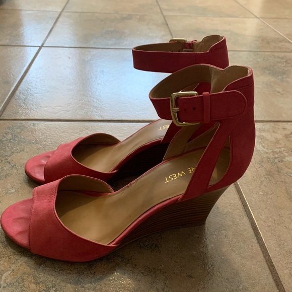 Nine West wedge sandal - Picture 2 of 4